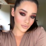 40 Burgundy Makeup Look Ideas 21