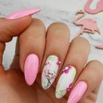 40 Cute Flamingo Themed Nail Art Ideas 25
