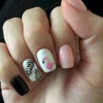 40 Cute Flamingo Themed Nail Art Ideas 33