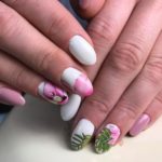 40 Cute Flamingo Themed Nail Art Ideas 42