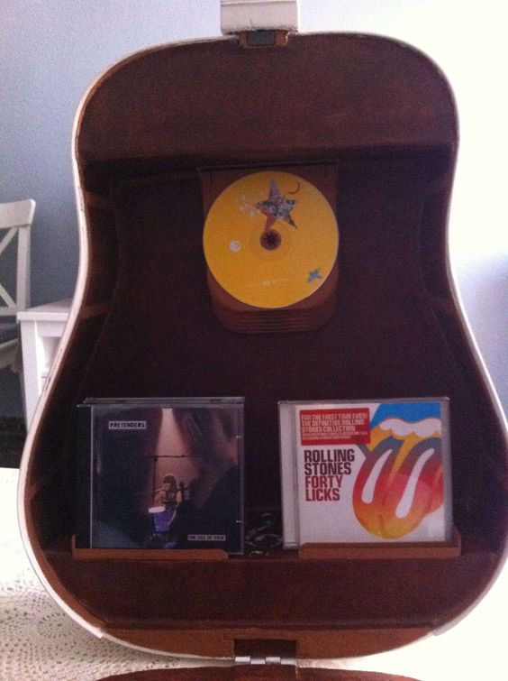 40 DIY Repurpose Old Guitars Ideas 18