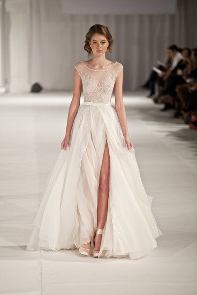 50 Bridal Dresses with Perfect Split Ideas 13