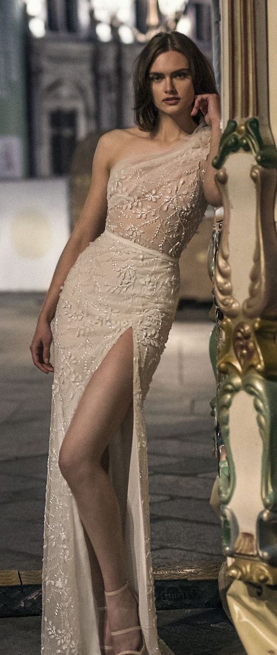 50 Bridal Dresses with Perfect Split Ideas 30