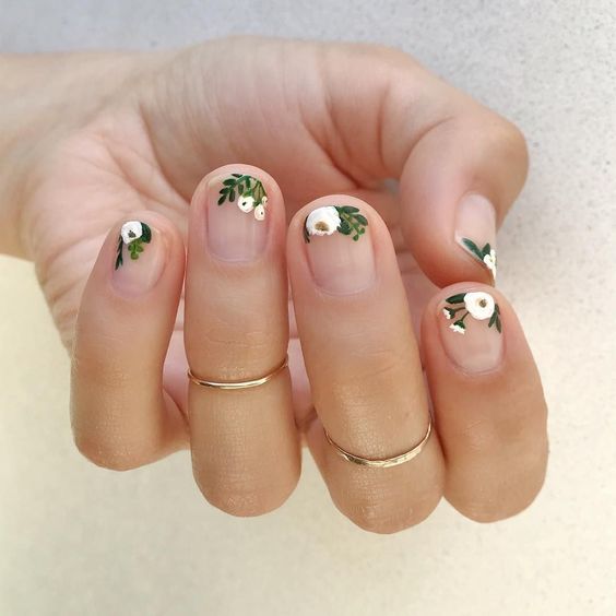 50 Floral Nail Art for Summer and Spring Ideas 22