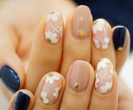 50 Floral Nail Art for Summer and Spring Ideas 35