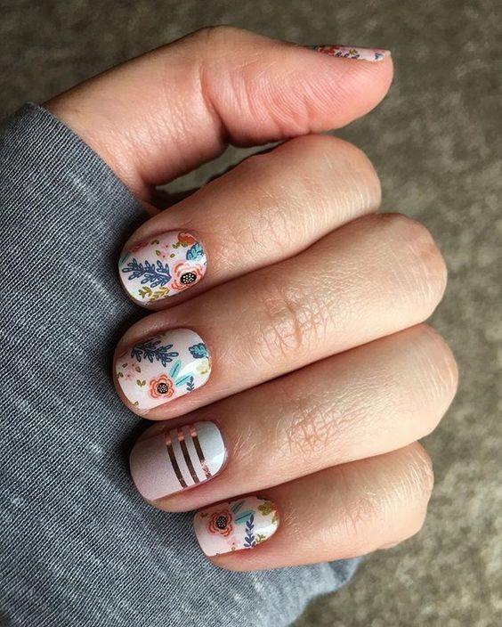 50 Floral Nail Art for Summer and Spring Ideas 5
