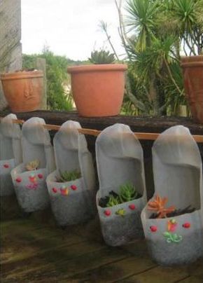 50 Ways to Reuse Plastic Bottles to Cute Planters Ideas 42
