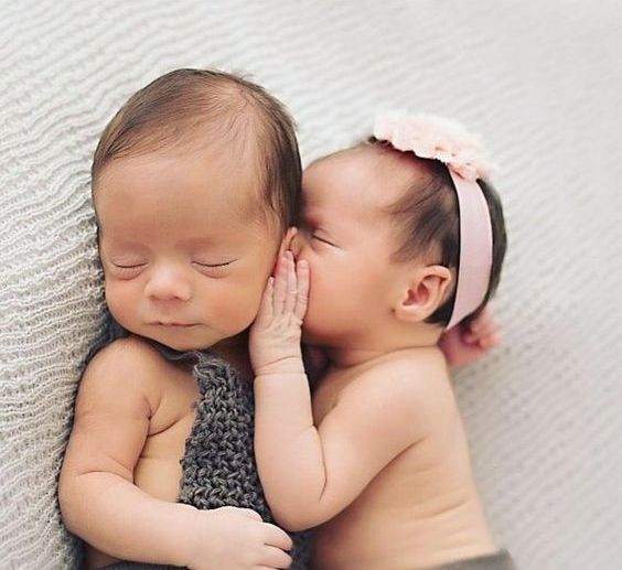 100 Cute Twins New Born Photography You Can Copy 10