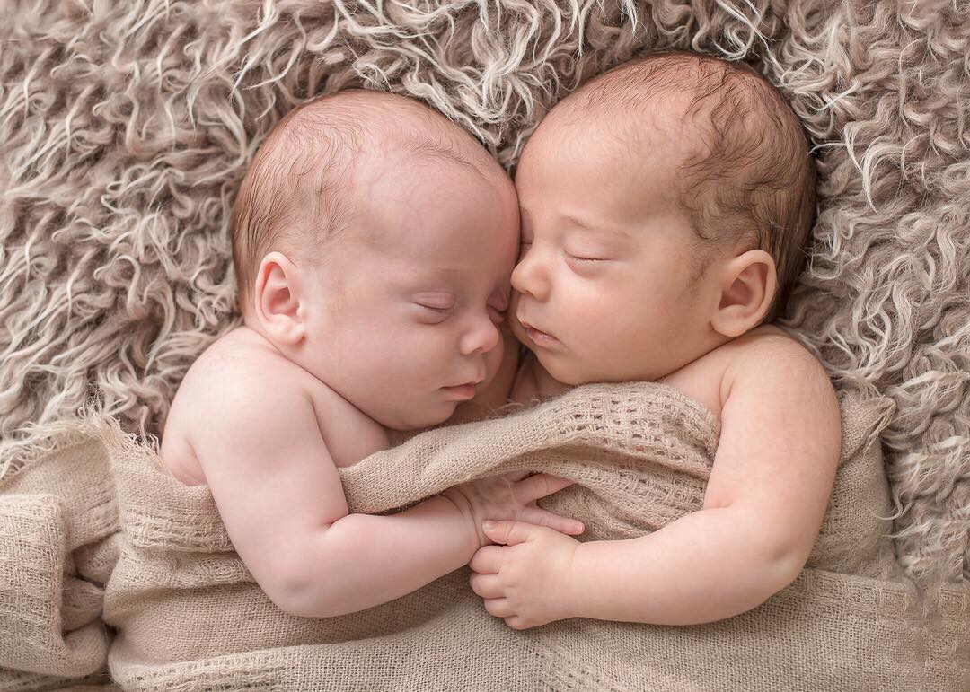 100 Cute Twins New Born Photography You Can Copy 11 1