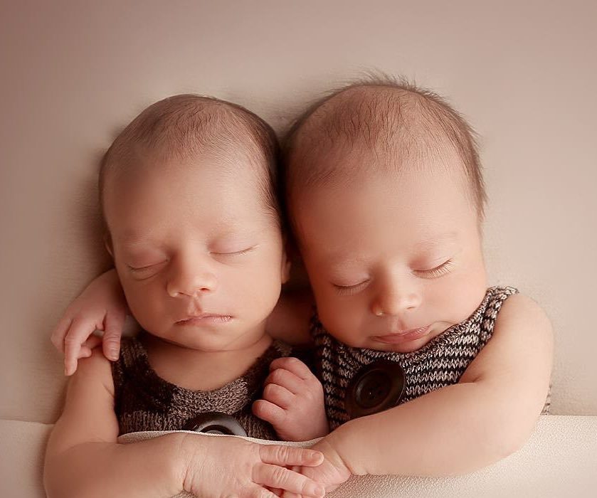 100 Cute Twins New Born Photography You Can Copy 17
