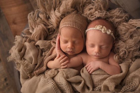 100 Cute Twins New Born Photography You Can Copy 19