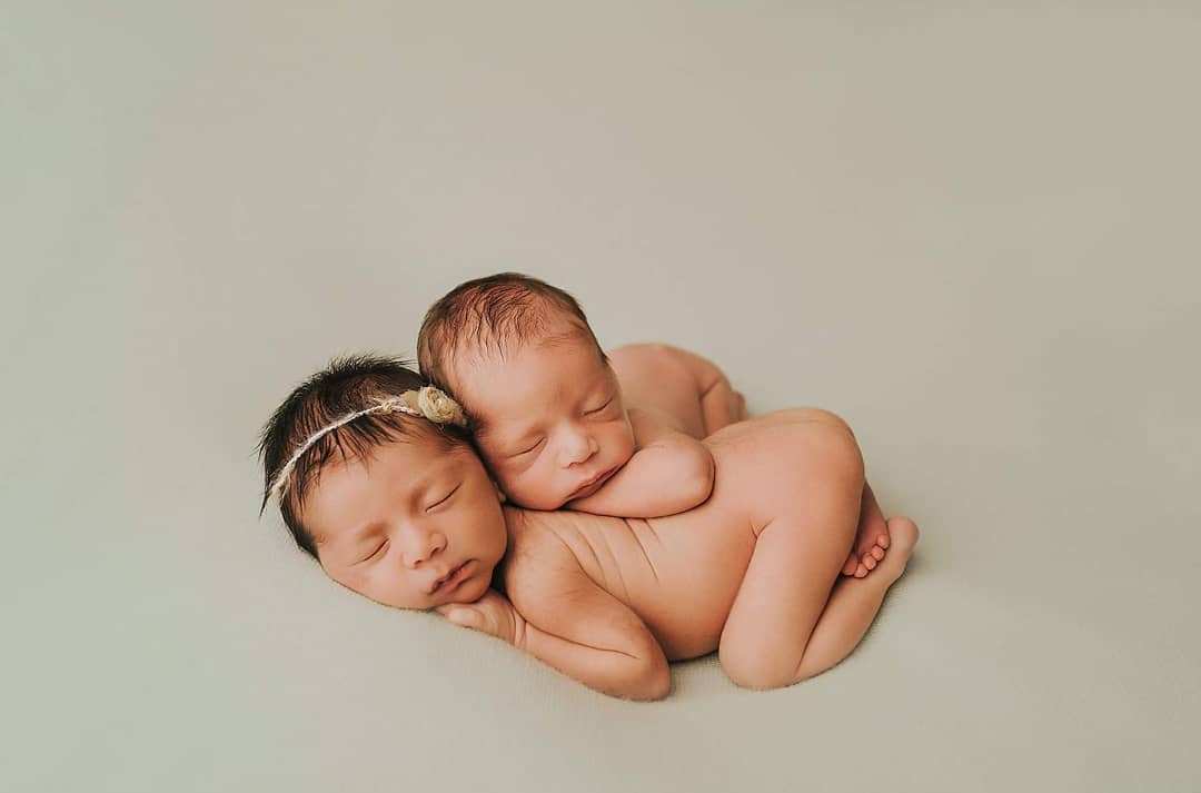 100 Cute Twins New Born Photography You Can Copy 25