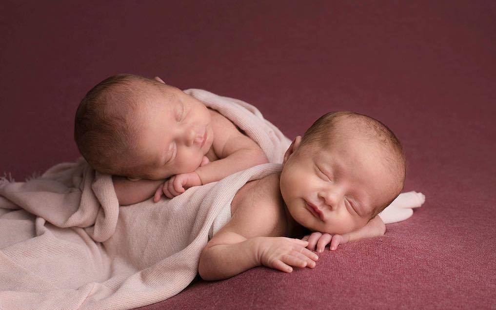 100 Cute Twins New Born Photography You Can Copy 26 2