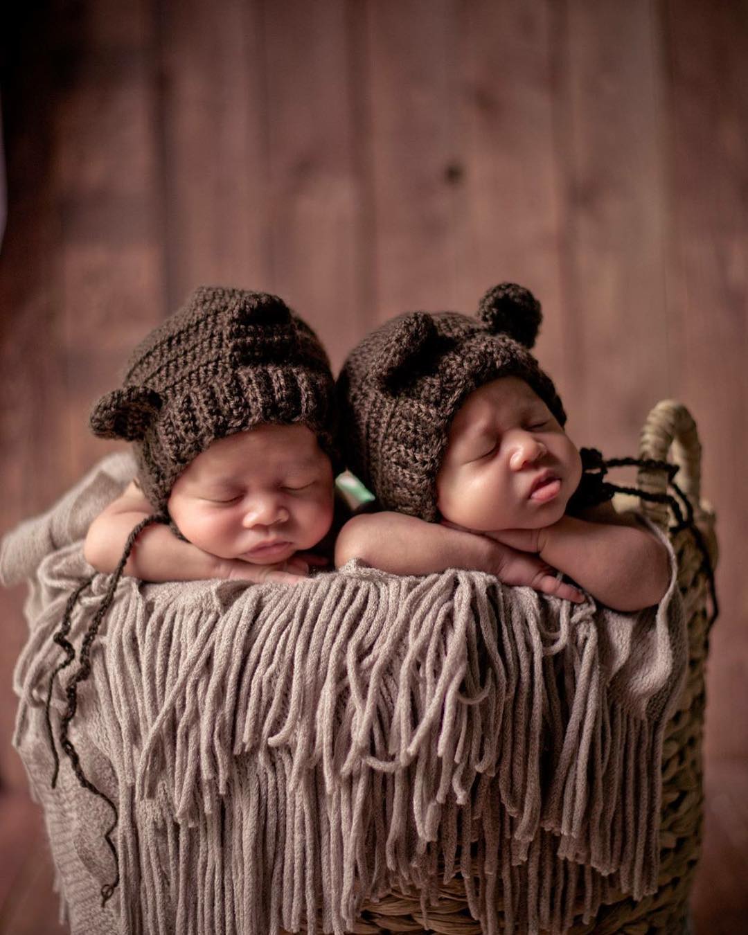 100 Cute Twins New Born Photography You Can Copy 29