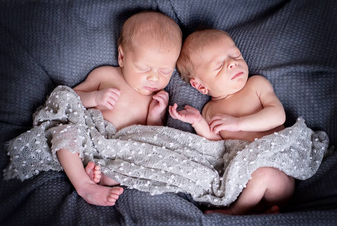 100 Cute Twins New Born Photography You Can Copy 32 1