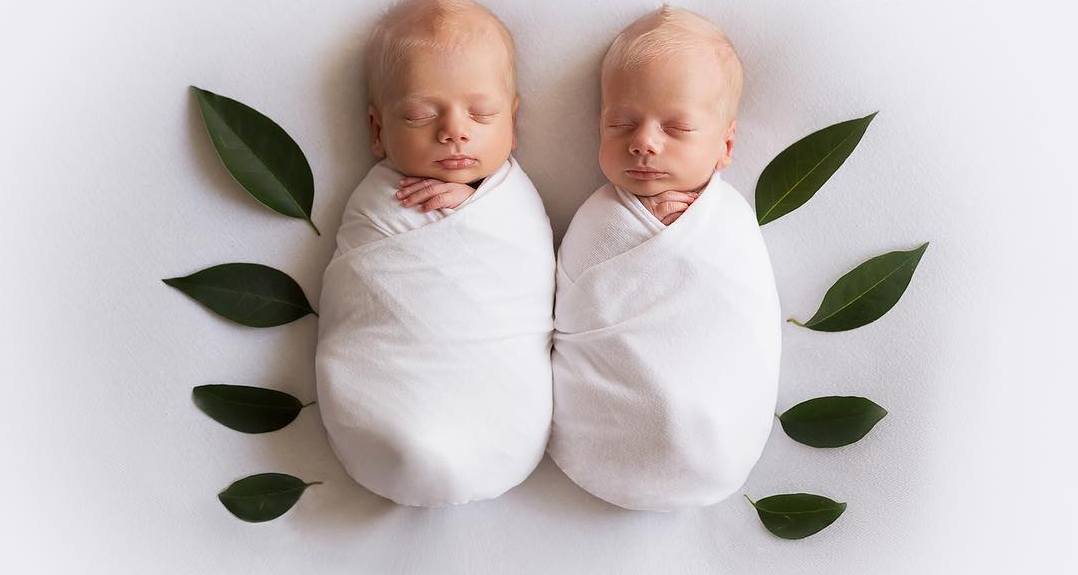 100 Cute Twins New Born Photography You Can Copy 38 1