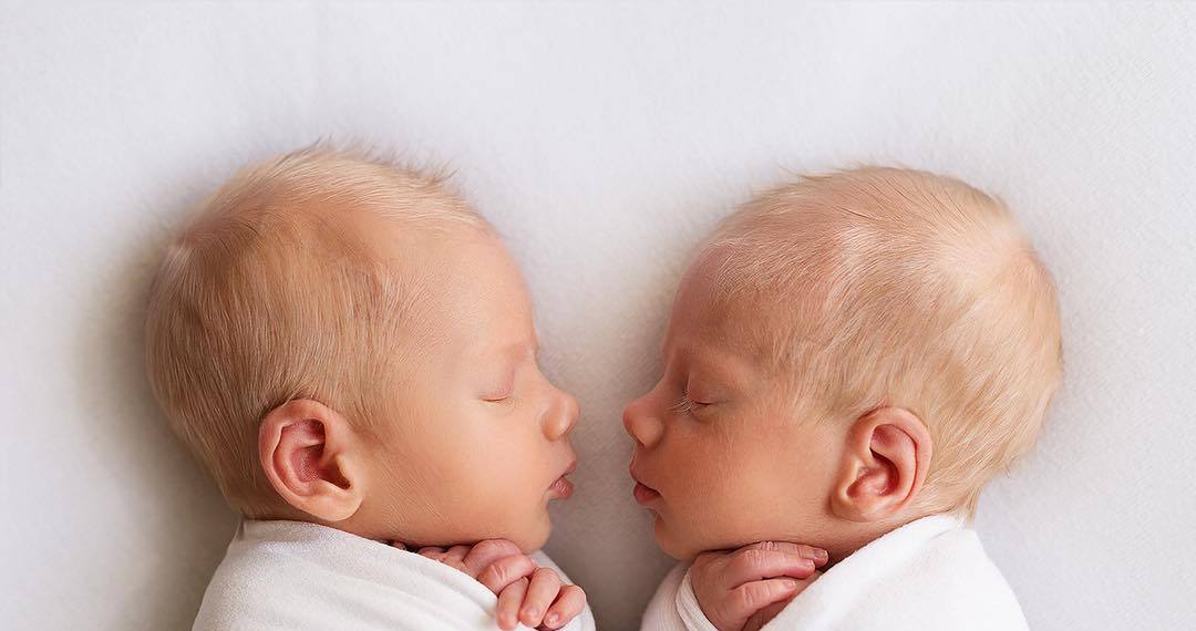 100 Cute Twins New Born Photography You Can Copy 39 1