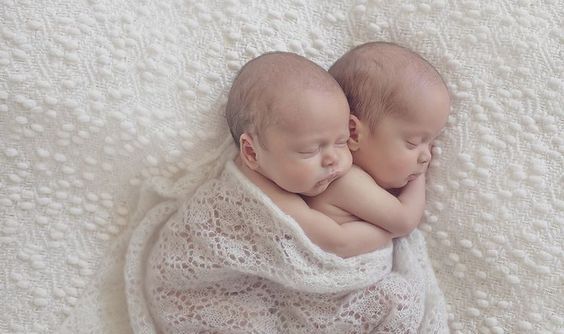 100 Cute Twins New Born Photography You Can Copy 4 1