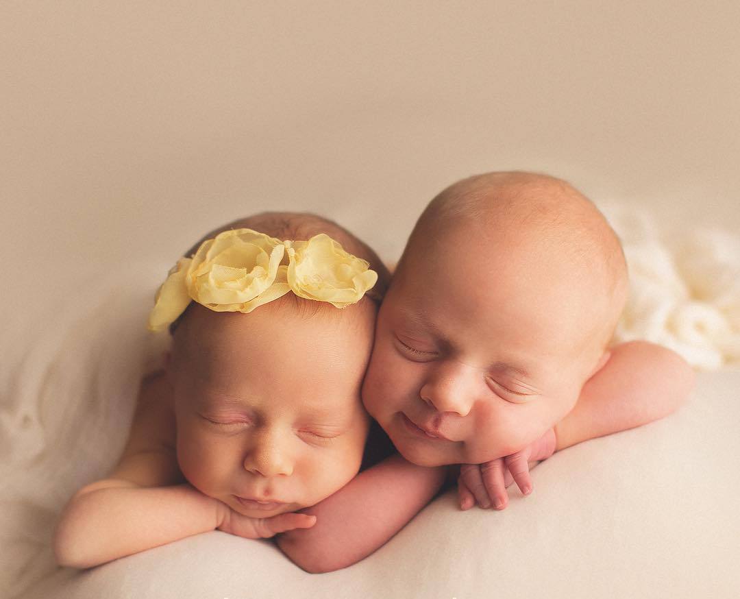 100 Cute Twins New Born Photography You Can Copy 49