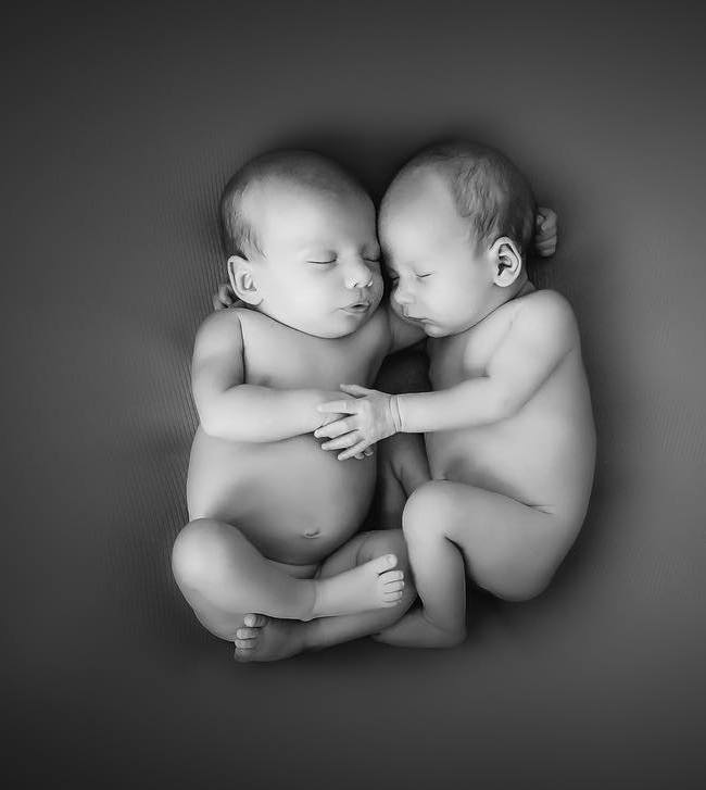 100 Cute Twins New Born Photography You Can Copy 55 1