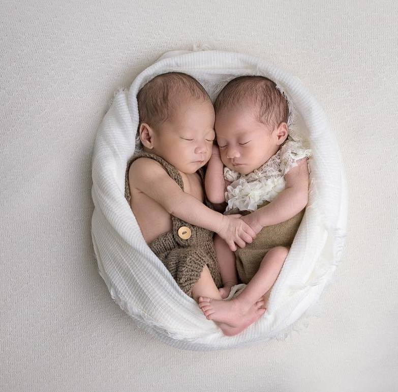 100 Cute Twins New Born Photography You Can Copy 59