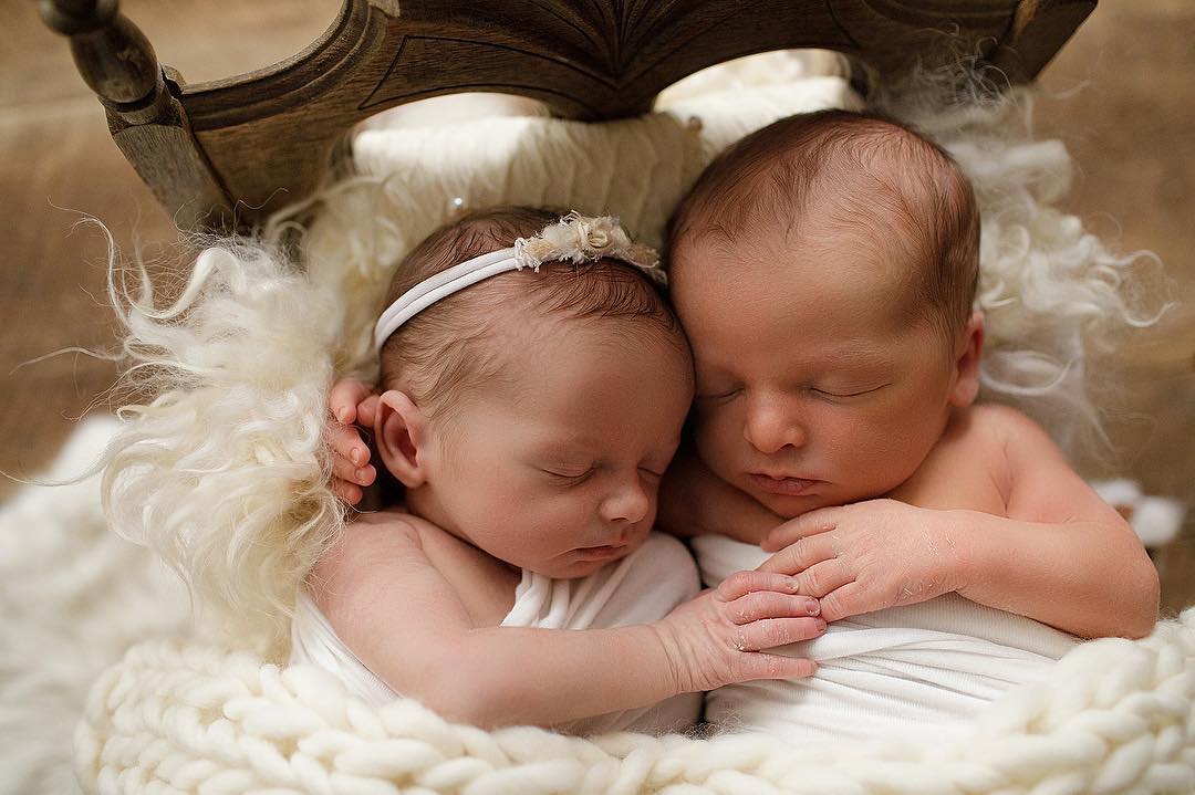 100 Cute Twins New Born Photography You Can Copy 6