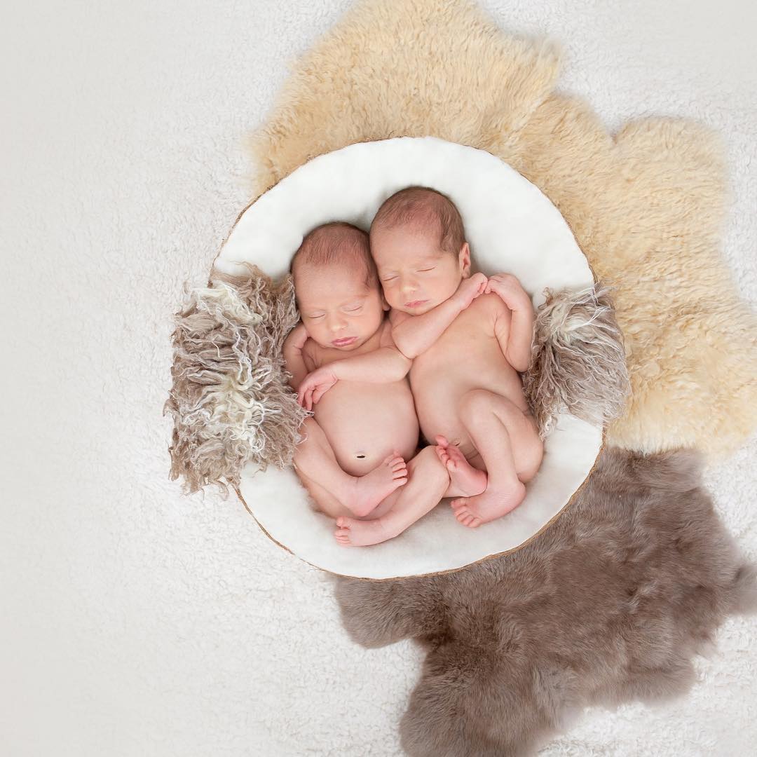 100 Cute Twins New Born Photography You Can Copy 64 1