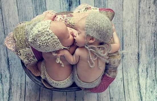 100 Cute Twins New Born Photography You Can Copy 66