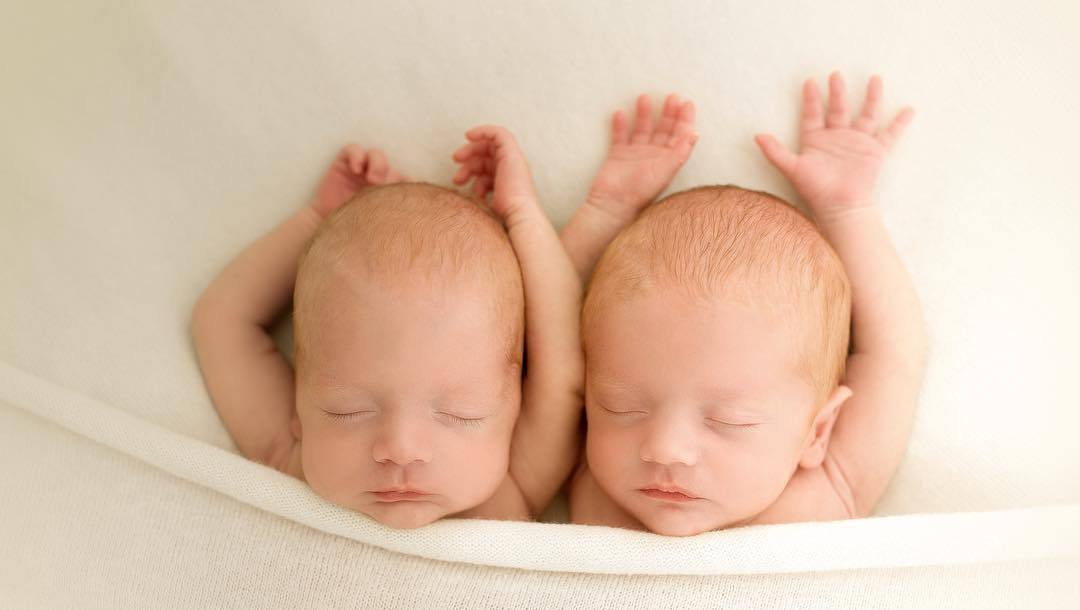 100 Cute Twins New Born Photography You Can Copy 68 1