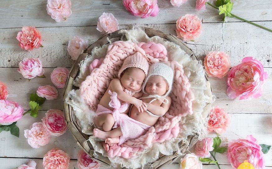 100 Cute Twins New Born Photography You Can Copy 7