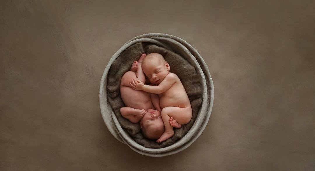 100 Cute Twins New Born Photography You Can Copy 77