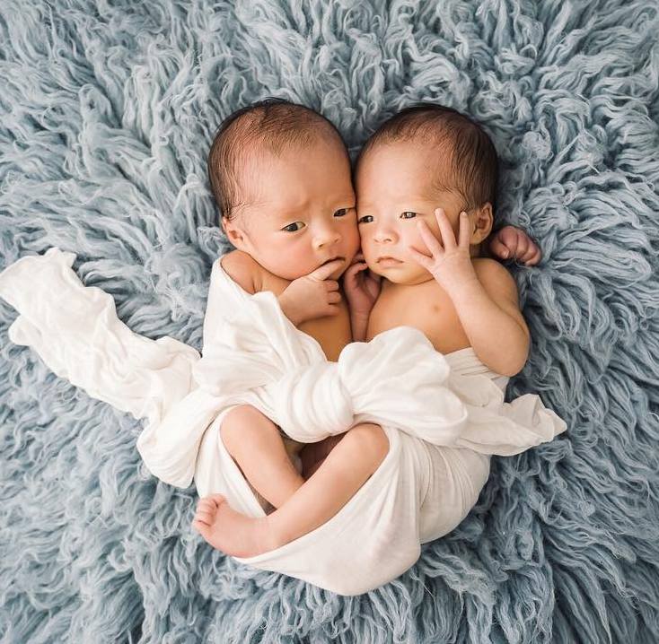 100 Cute Twins New Born Photography You Can Copy 83