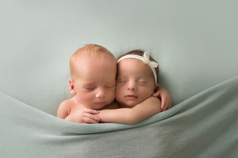 100 Cute Twins New Born Photography You Can Copy 88