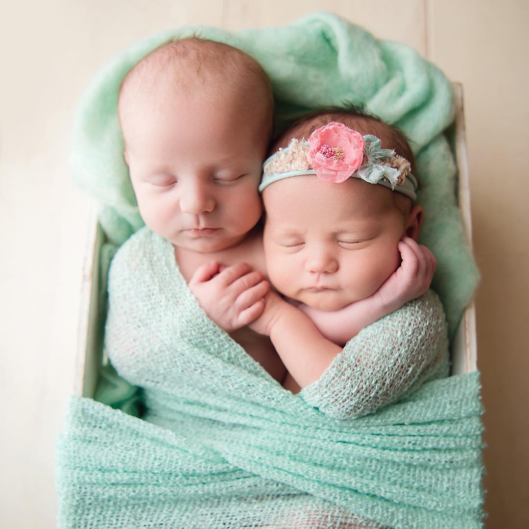 100 Cute Twins New Born Photography You Can Copy 89