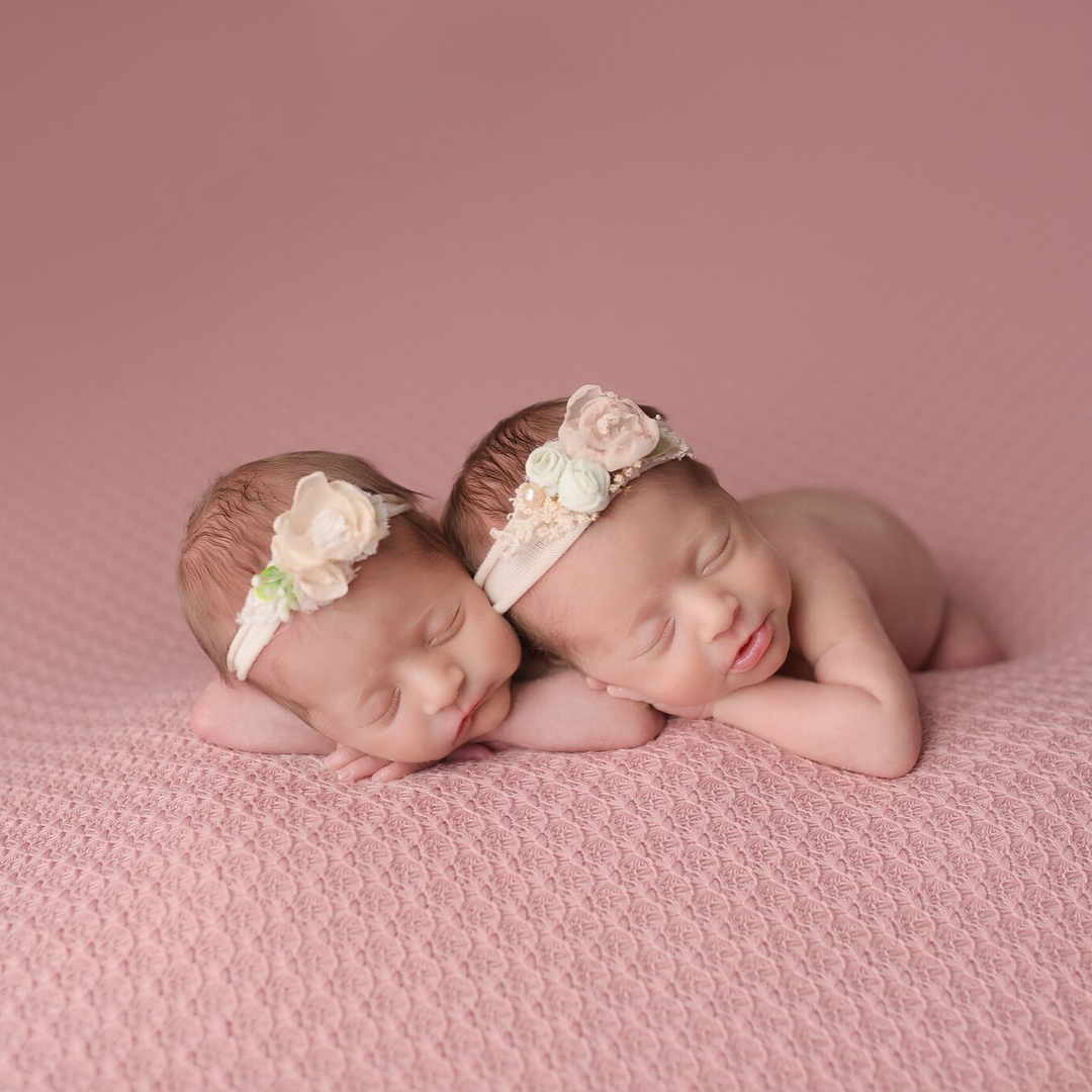 100 Cute Twins New Born Photography You Can Copy 92