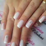 40 Elegant Look Bridal Nail Art Ideas 12