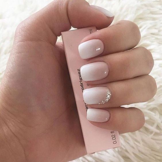 40 Elegant Look Bridal Nail Art Ideas 13