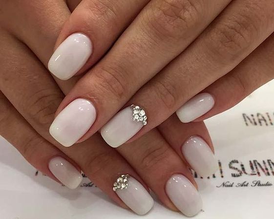 40 Elegant Look Bridal Nail Art Ideas 23