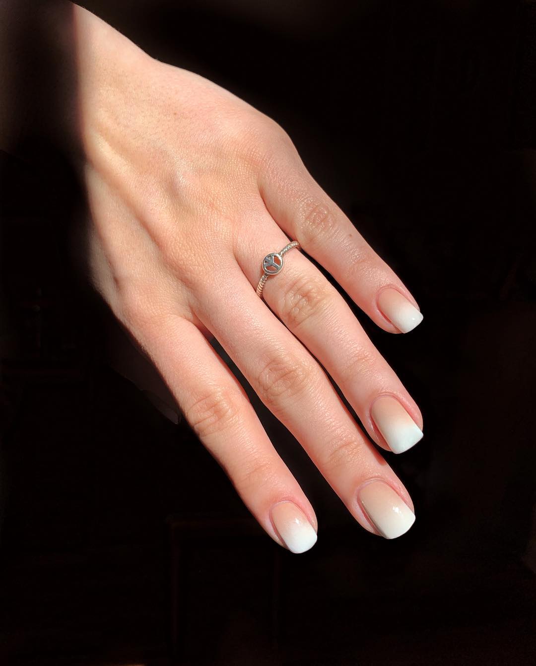 40 Elegant Look Bridal Nail Art Ideas 31