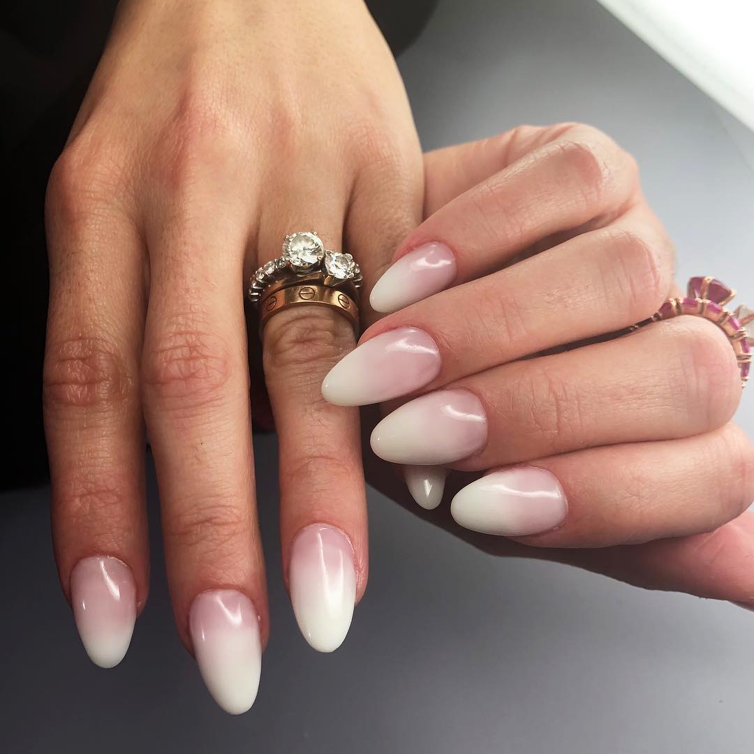 40 Elegant Look Bridal Nail Art Ideas 43