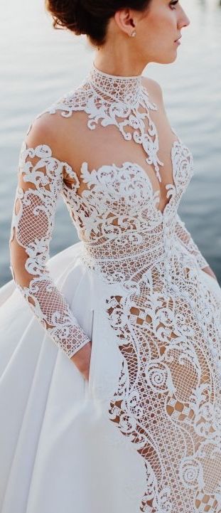 50 Simple Glam Victorian Neck Style Bridal Dresses Ideas 33