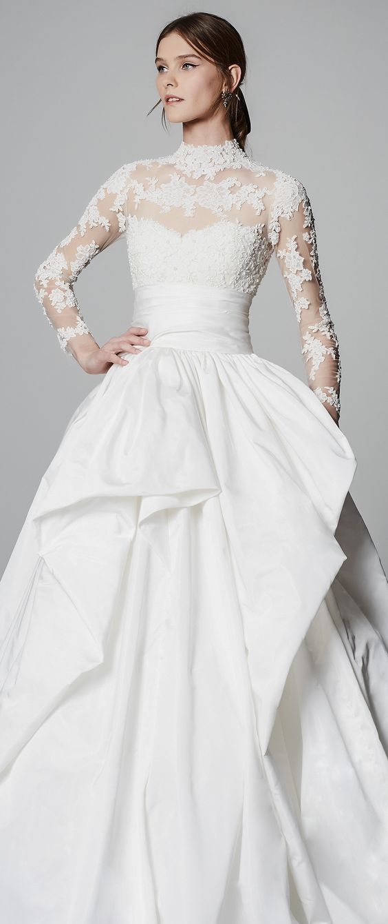 50 Simple Glam Victorian Neck Style Bridal Dresses Ideas 35