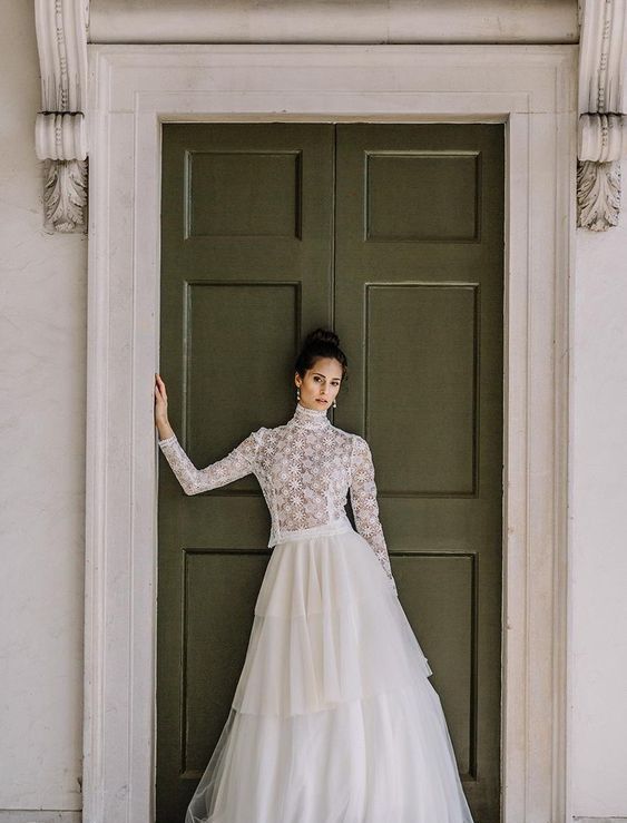 50 Simple Glam Victorian Neck Style Bridal Dresses Ideas 47