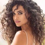 40 Loose Curly Natural Hairstyle Ideas 18
