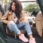 40 Loose Curly Natural Hairstyle Ideas 24