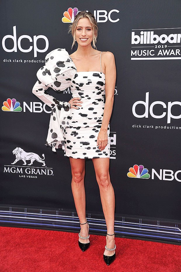 40 The Looks You Need to See From Billboard Music Awards 2019 Red Carpet 33