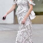 50 Comfy and Stylish Maternity Outfits Street Style Looks 13