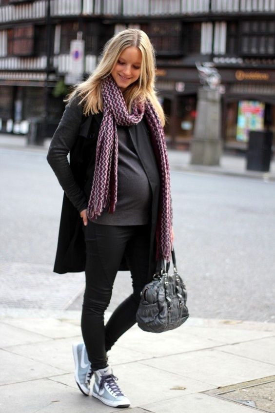 50 Comfy and Stylish Maternity Outfits Street Style Looks 25