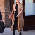50 Comfy and Stylish Maternity Outfits Street Style Looks 27