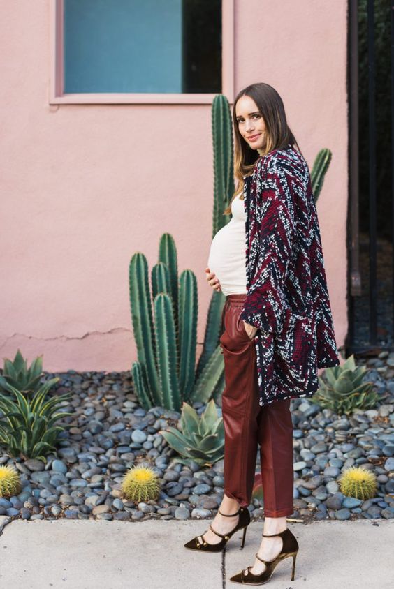 50 Comfy and Stylish Maternity Outfits Street Style Looks 28